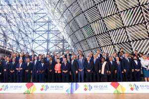 eu-celac-july-2023-family-photo-620x330-crop-300x200.png